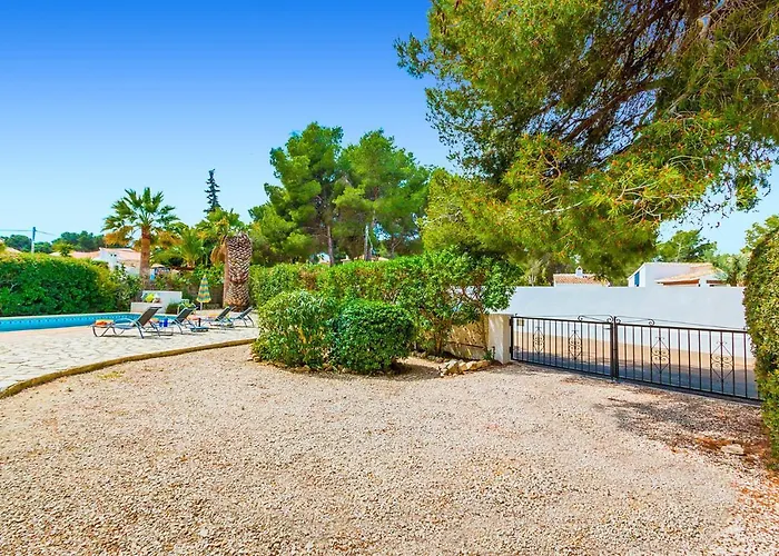 Moreno With Large Private Pool Vila *